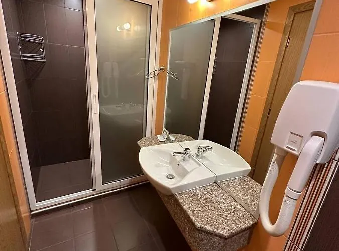 Хотел Briz - Section B 3*