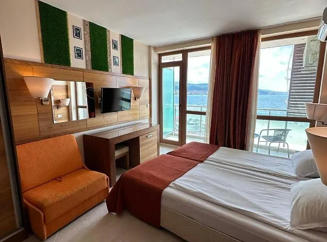 Briz - Section B Готель Сонячний Берег