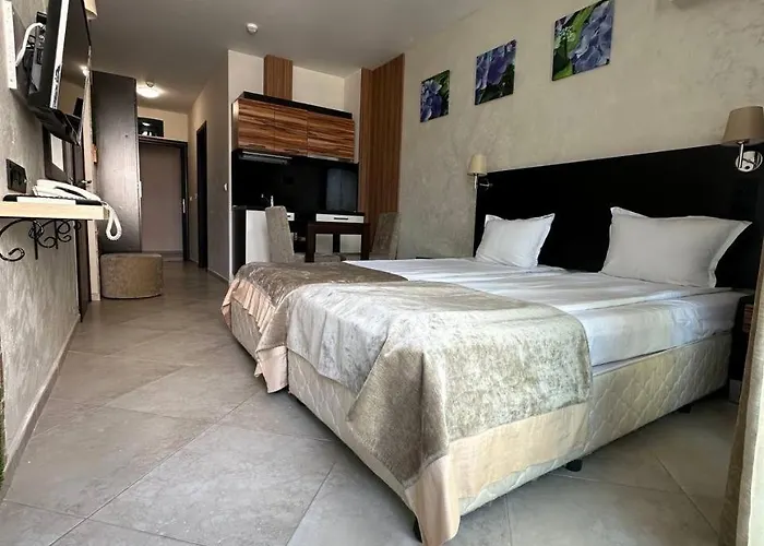 Briz - Section B Хотел